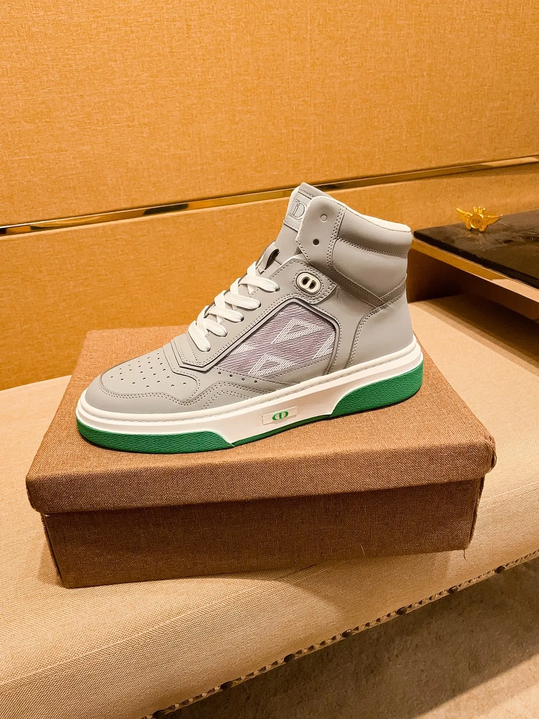 Men's shoes💰 480💰[Dior]🔥 High-end men's shoes brand official website 1:1 latest masterpiece: the upper is made of Italian imported first-layer cowhide with a comfortable and breathable lining➕original non-slip and wear-resistant outsole🔥, making walking more convenient and comfortable! An exclusive new model, a stunning work, a beautiful 1:1 replica [color] compared to the official quality! Create a fashionable personality to set off your uniqueness! A must-have for trendy men! Classic 🔥Size: 38-44 Color: 🔥 2⃣️colors available🔥.
